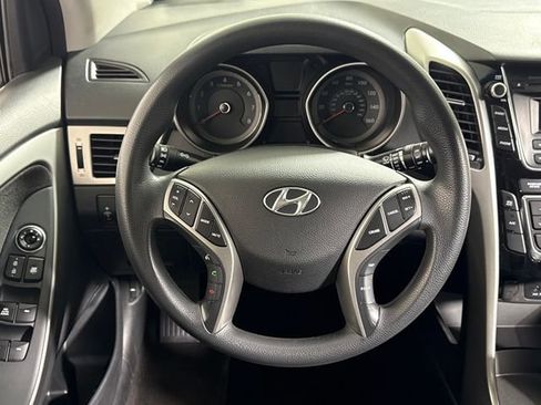 Used 2017 Hyundai Elantra GT image 24