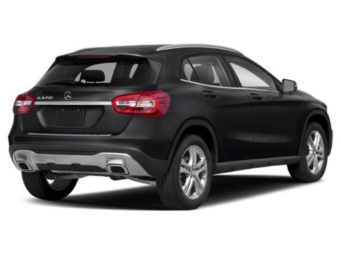 Used 2018 Mercedes-Benz GLA 250 4MATIC image 2