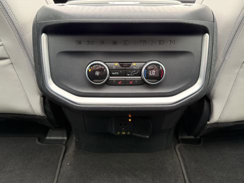 Used 2025 Ford Expedition Max Platinum image 26