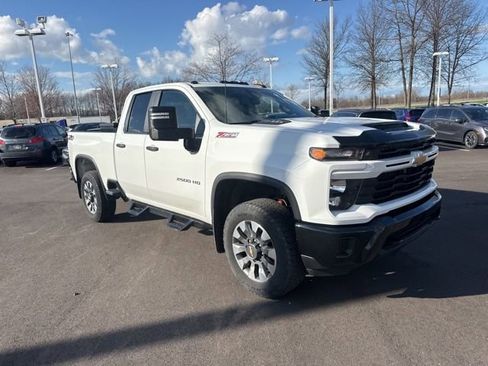 Used 2024 Chevrolet Silverado 2500 Custom w/ Custom Convenience Package image 6