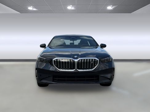 New 2027 BMW i5 eDrive40 w/ Premium Package RWD image 4