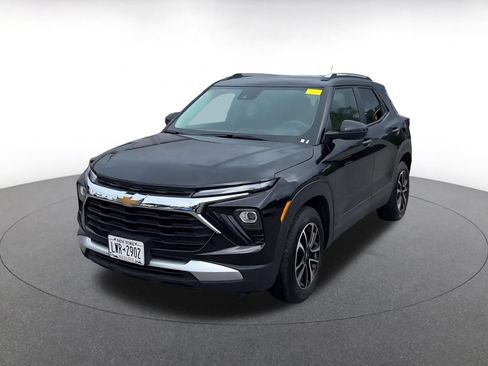Used 2025 Chevrolet TrailBlazer LT FWD image 4