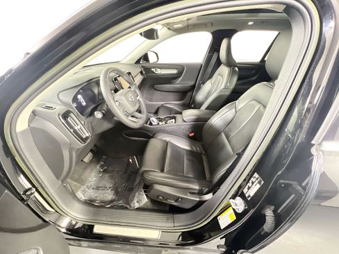 Used 2023 Volvo XC40 B4 Plus w/ Driver Assist Package image 20