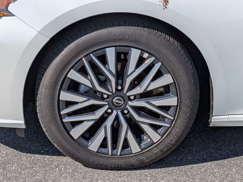 Used 2024 Nissan Altima 2.5 SV image 10