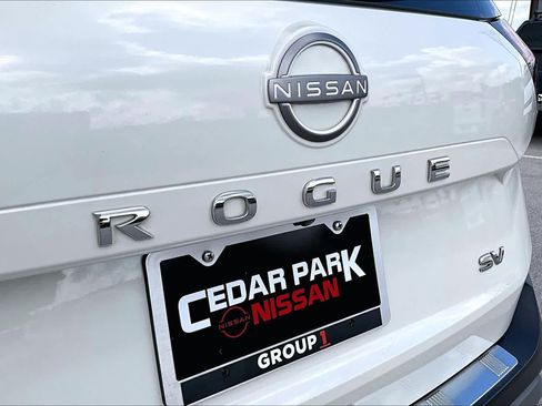 Used 2023 Nissan Rogue SV FWD image 10