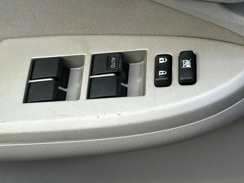 Used 2011 Toyota Corolla LE FWD image 19