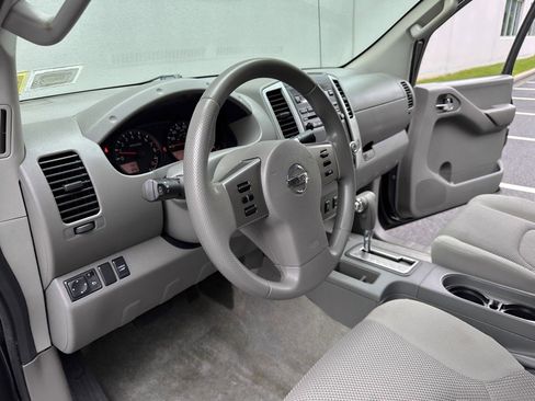 Used 2012 Nissan Frontier SV w/ SV Premium Utility Pkg AWD/4WD image 19