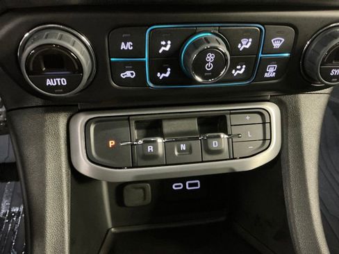 Certified 2023 GMC Acadia SLE w/ Driver Convenience Package AWD/4WD image 24