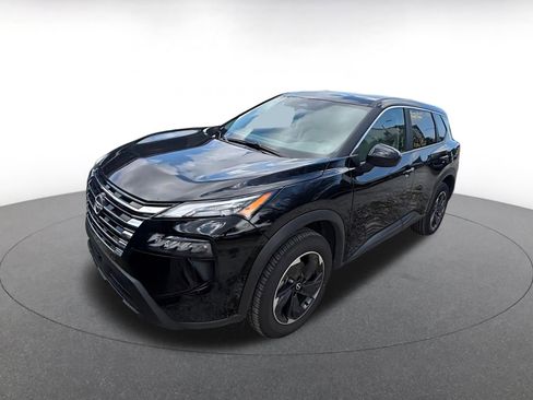 Used 2025 Nissan Rogue SV image 2