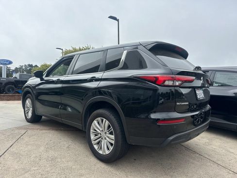 Used 2024 Mitsubishi Outlander ES FWD image 4
