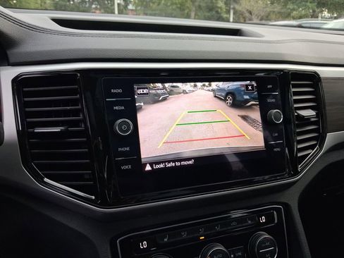 Used 2022 Volkswagen Atlas SE w/ Panoramic Sunroof Package image 24