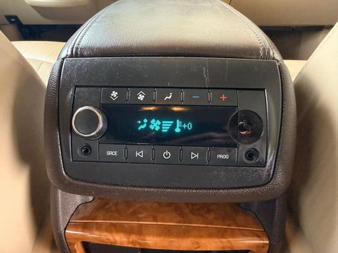 Used 2008 Buick Enclave CXL w/ Entertainment Package #3 FWD image 16