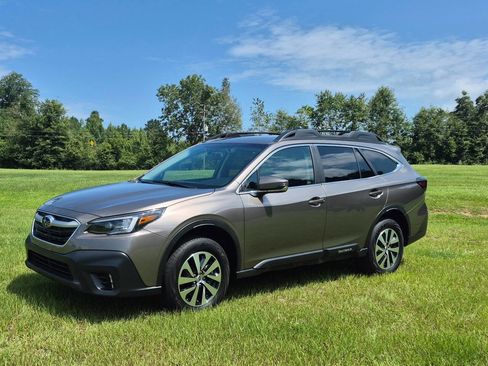 Used 2022 Subaru Outback Premium image 3