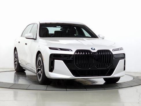Used 2026 BMW 750e xDrive w/ Luxury Rear Seating Package AWD/4WD image 1