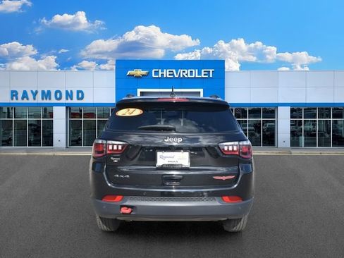 Used 2024 Jeep Compass Trailhawk AWD/4WD image 4