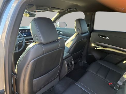 Used 2024 Cadillac XT4 Premium Luxury image 18