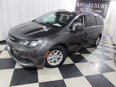Used 2021 Chrysler Voyager Lxi image 2