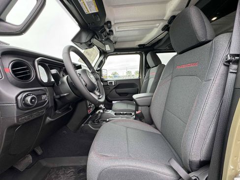 New 2025 Jeep Wrangler Unlimited Rubicon w/ Convenience Group AWD/4WD image 18