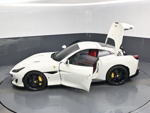 Used 2020 Ferrari Portofino RWD image 17