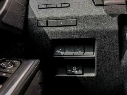 Used 2025 Lexus GX 550 image 32