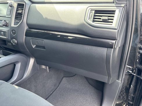 Used 2019 Nissan Titan SV w/ SV Convenience Package RWD image 22