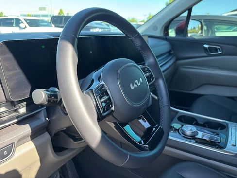 Certified 2025 Kia Carnival EX FWD image 3