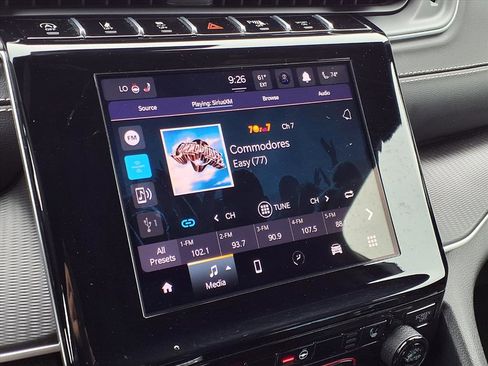 Used 2025 Jeep Grand Cherokee Altitude AWD/4WD image 4