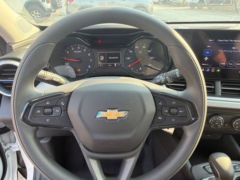 New 2026 Chevrolet Trax LS w/ LS Convenience Package FWD image 18