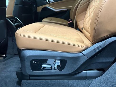 Used 2026 BMW X7 xDrive40i w/ M Sport Package image 43