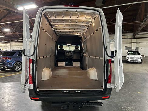Used 2025 Mercedes-Benz Sprinter 2500 image 17