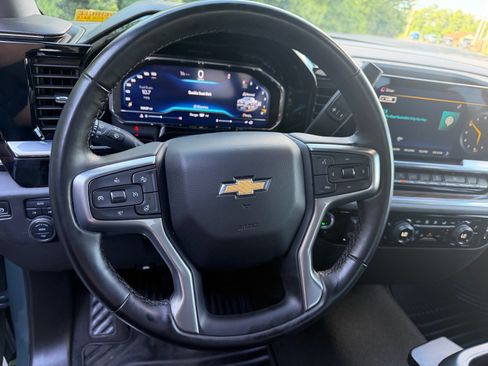 Used 2025 Chevrolet Silverado 1500 LT AWD/4WD image 34