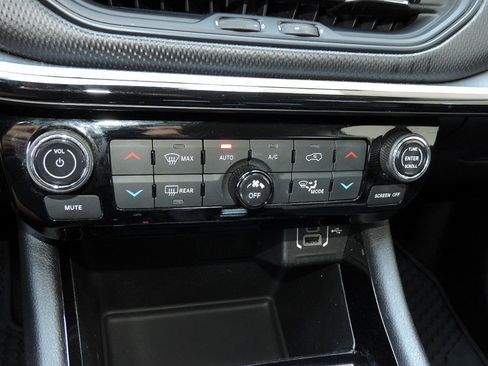 Used 2022 Jeep Compass Trailhawk w/ Trailhawk Convenience Group AWD/4WD image 24