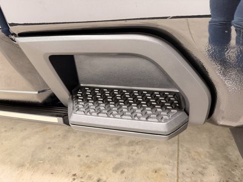 Used 2021 GMC Sierra 3500 Denali w/ Denali Black Diamond Edition image 19