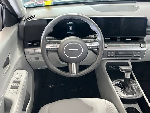 Used 2025 Hyundai Kona SEL FWD image 9