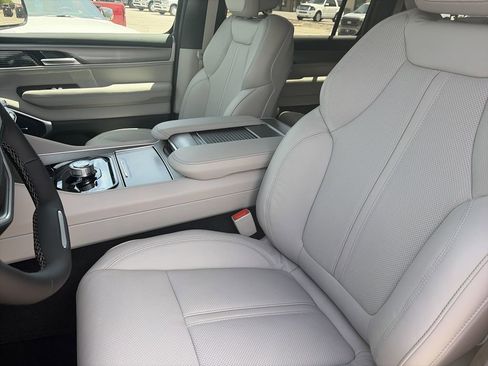 New 2026 Jeep Grand Wagoneer 2WD image 12