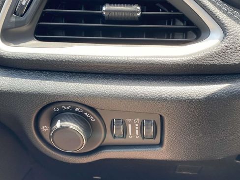 New 2027 Chrysler Pacifica Select FWD image 31