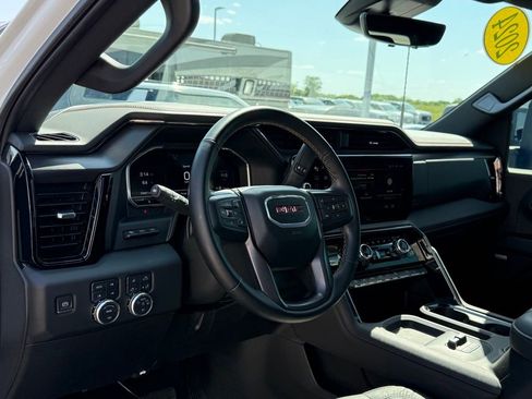 Used 2024 GMC Sierra 2500 AT4 w/ AT4 Premium Plus Package AWD/4WD image 5