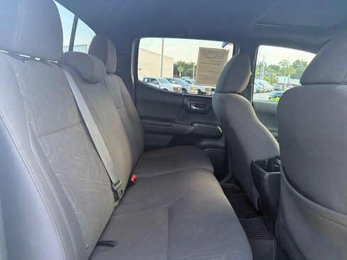 Used 2017 Toyota Tacoma TRD Off-Road AWD/4WD image 27