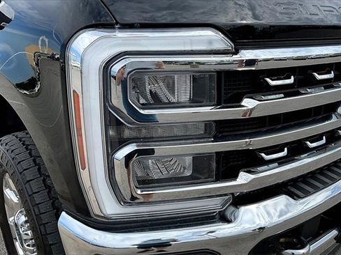 Certified 2024 Ford F250 Lariat w/ Chrome Package image 29