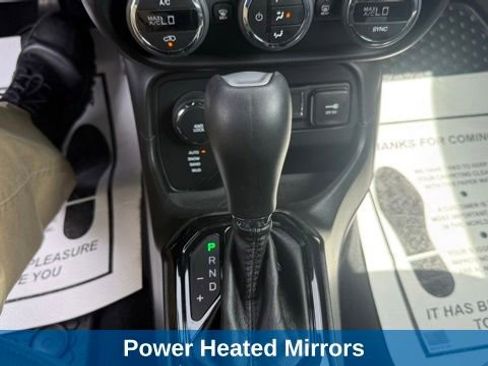 Used 2016 Jeep Renegade Latitude AWD/4WD image 27
