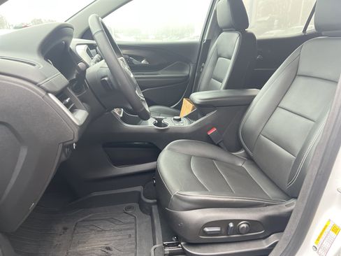 Used 2023 GMC Terrain SLT image 16