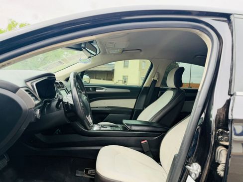 Used 2019 Ford Fusion SE w/ Equipment Group 151A FWD image 9