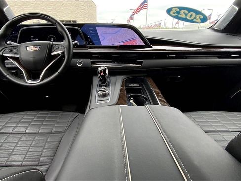 Used 2023 Cadillac Escalade Sport Platinum w/ LPO, ONYX Package AWD/4WD image 16