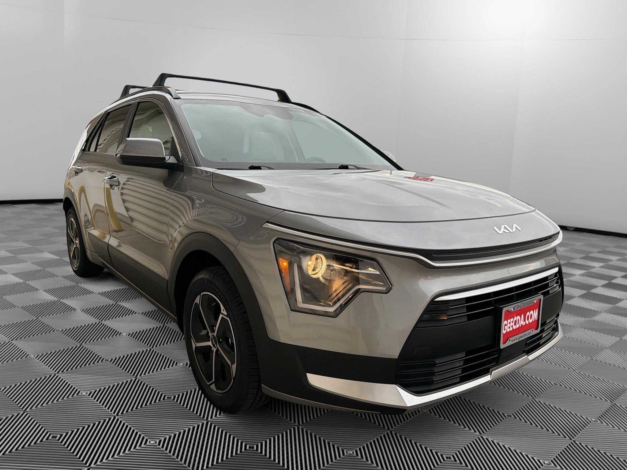 Certified 2024 Kia Niro EX FWD image 4