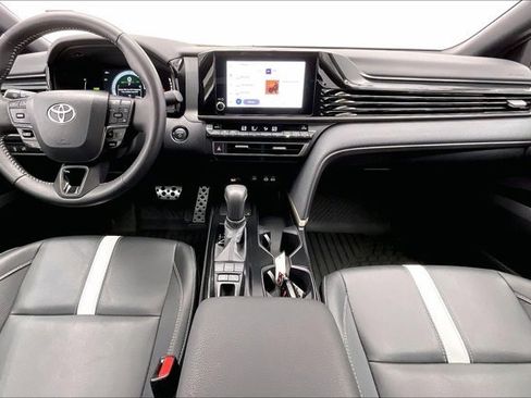 Used 2025 Toyota Camry SE image 15