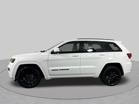 Used 2018 Jeep Grand Cherokee Altitude AWD/4WD image 28