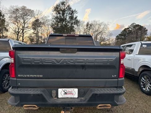 Used 2021 Chevrolet Silverado 1500 LT Trail Boss w/ Convenience Package II image 4