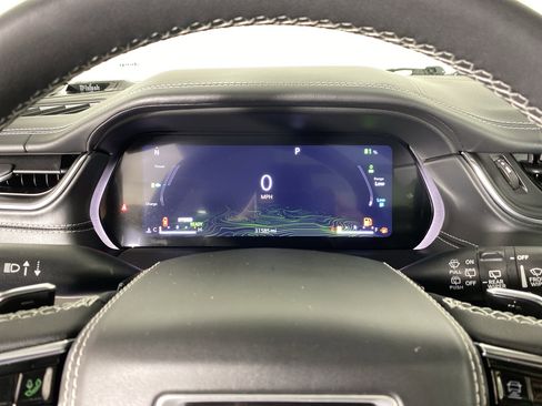 Used 2022 Jeep Grand Cherokee Overland w/ Luxury Tech Group IV image 23