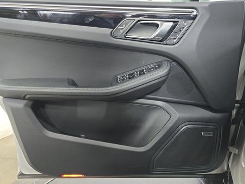 Certified 2026 Porsche Macan AWD/4WD image 22