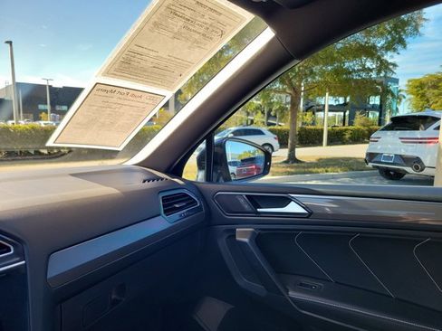 Used 2023 Volkswagen Tiguan SE R-Line image 31